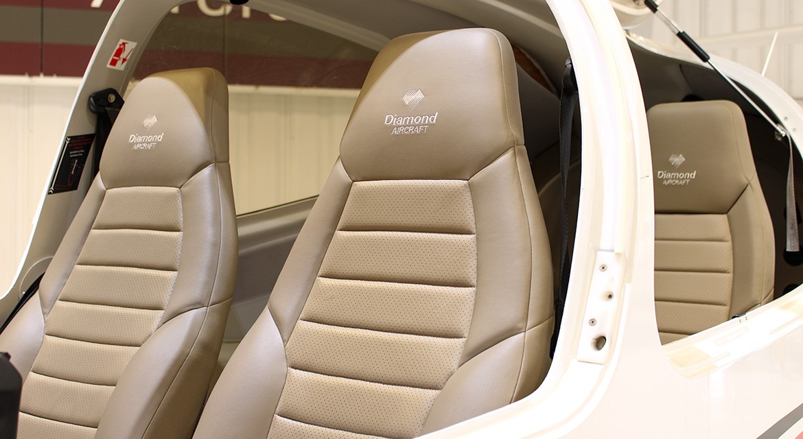 2023 Diamond DA40 — photo 5