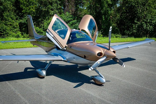 2016 Cirrus SR22-G5 — photo 4