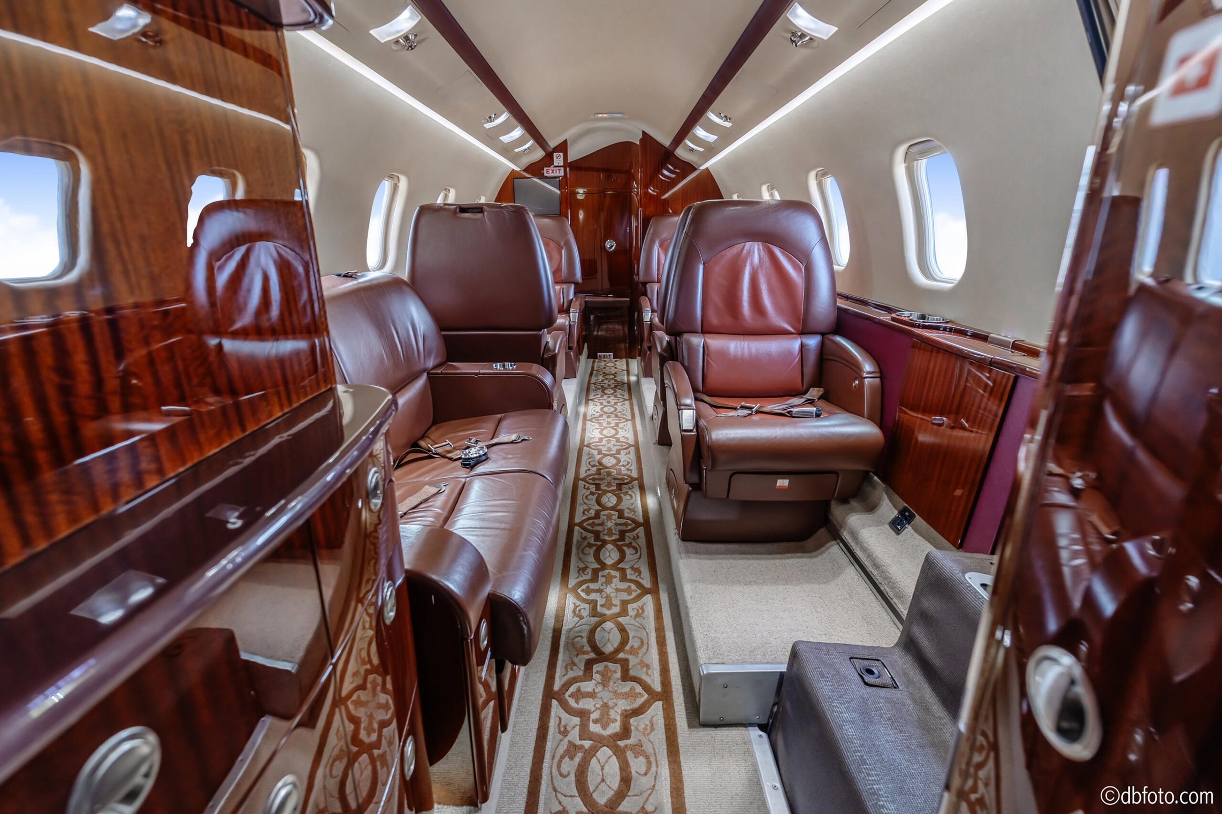 2011 Learjet 60 — photo 2