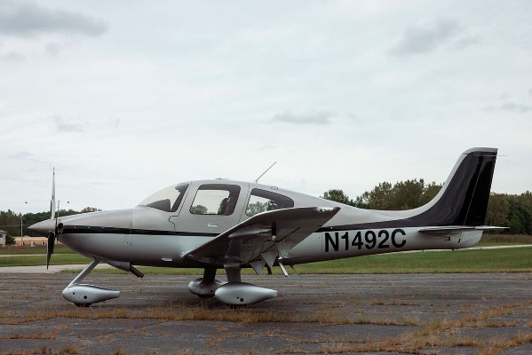 2003 Cirrus SR22 — photo 1