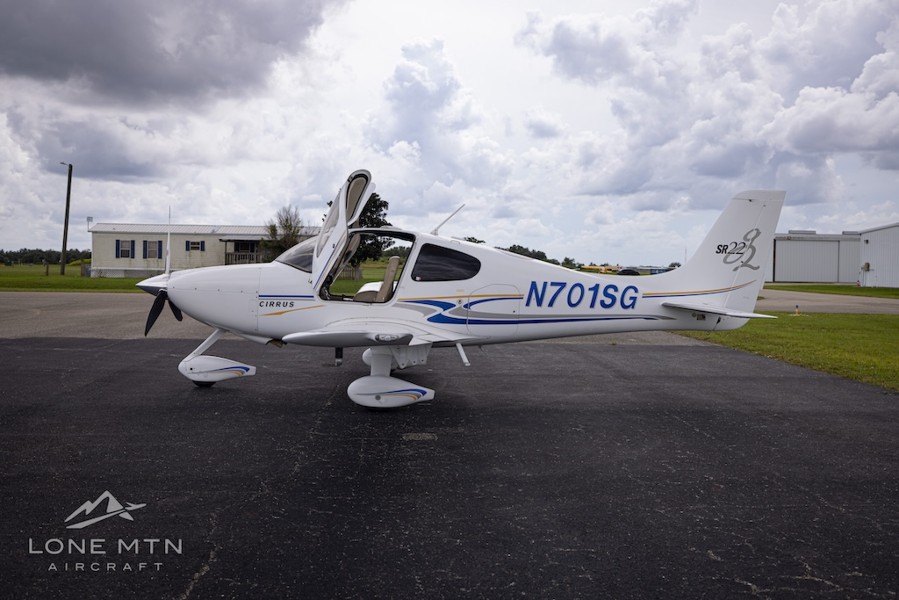 2004 Cirrus SR22-G2 GTS, photo 2