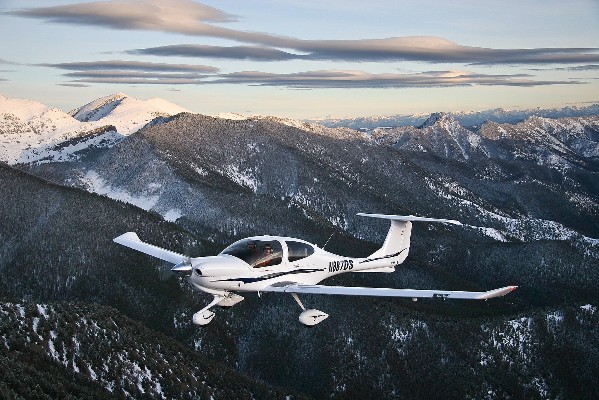 2024 Diamond Star DA40-XLT — photo 1