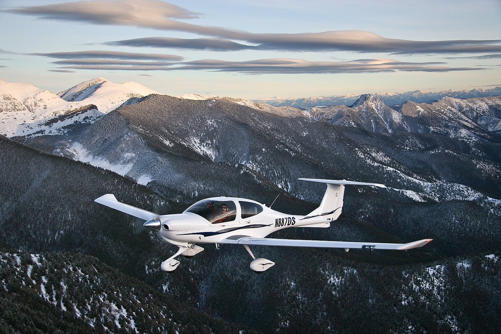 2024 Diamond Star DA40-XLT