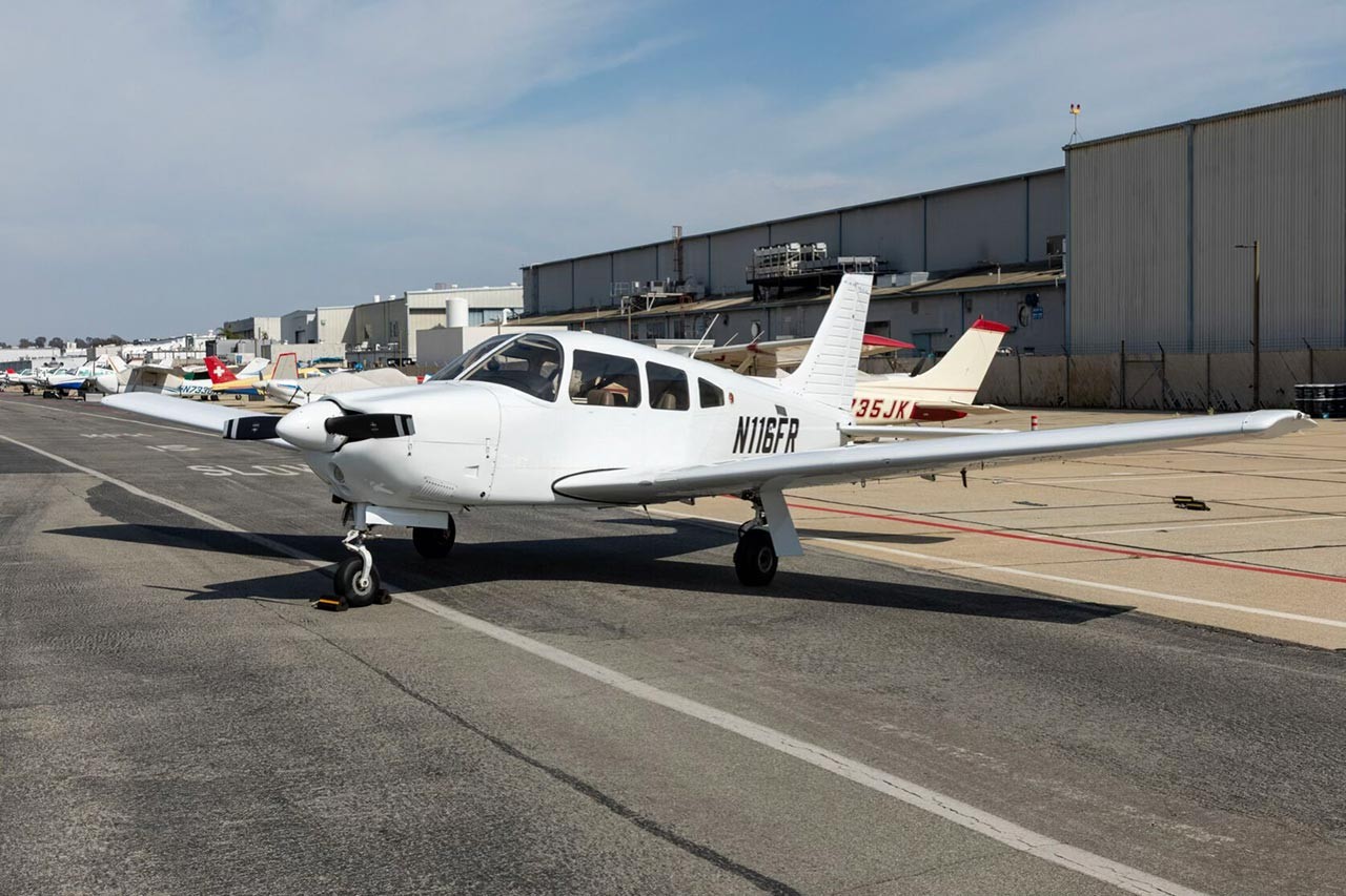 2014 Piper Arrow III — photo 2