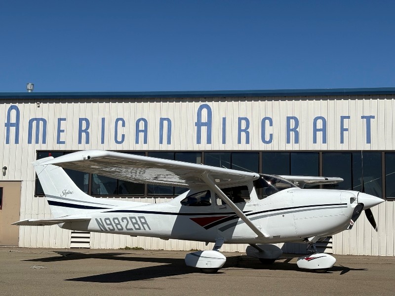 1998 Cessna 182S Skylane, photo 2