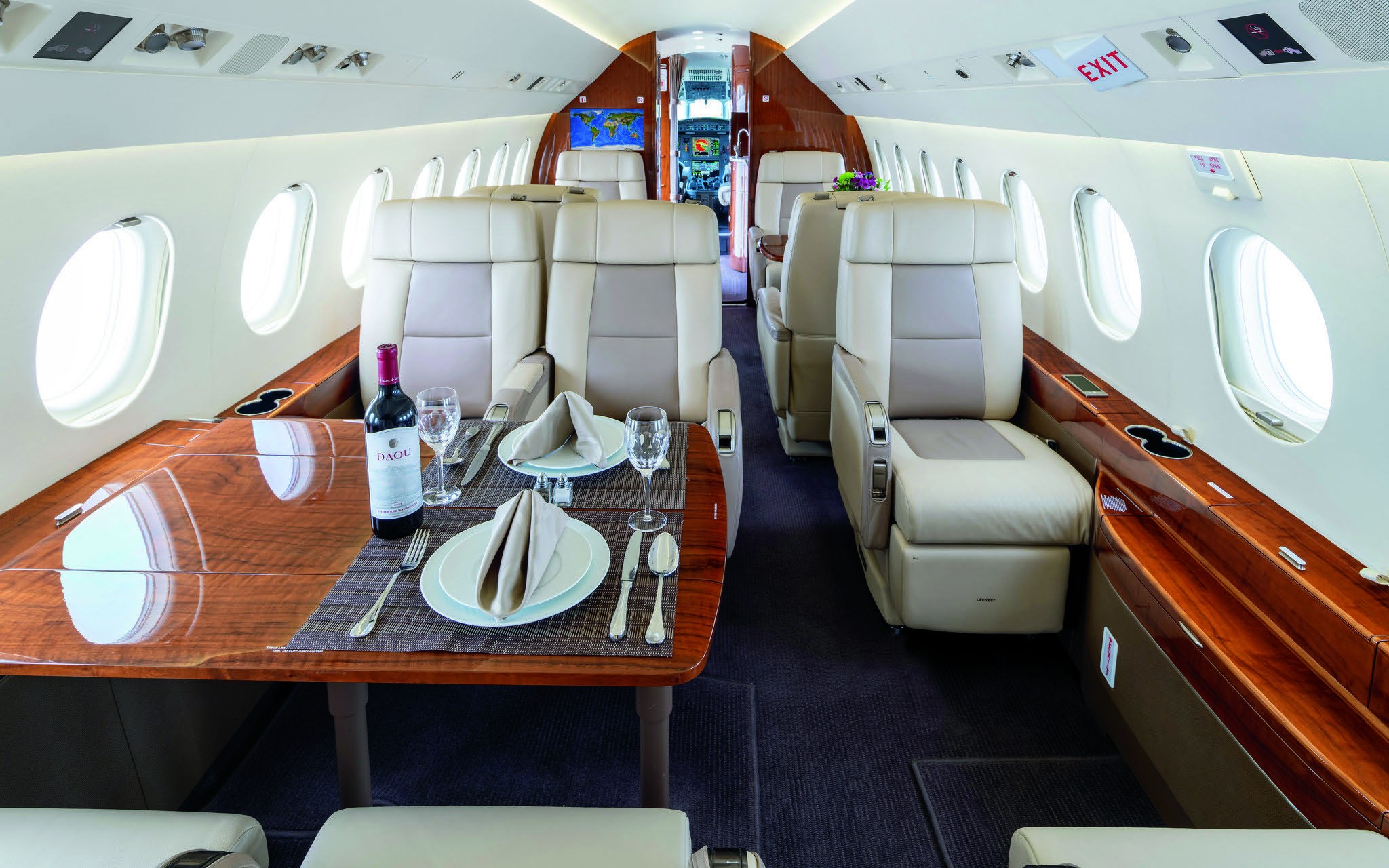 2013 Falcon 2000 — photo 3