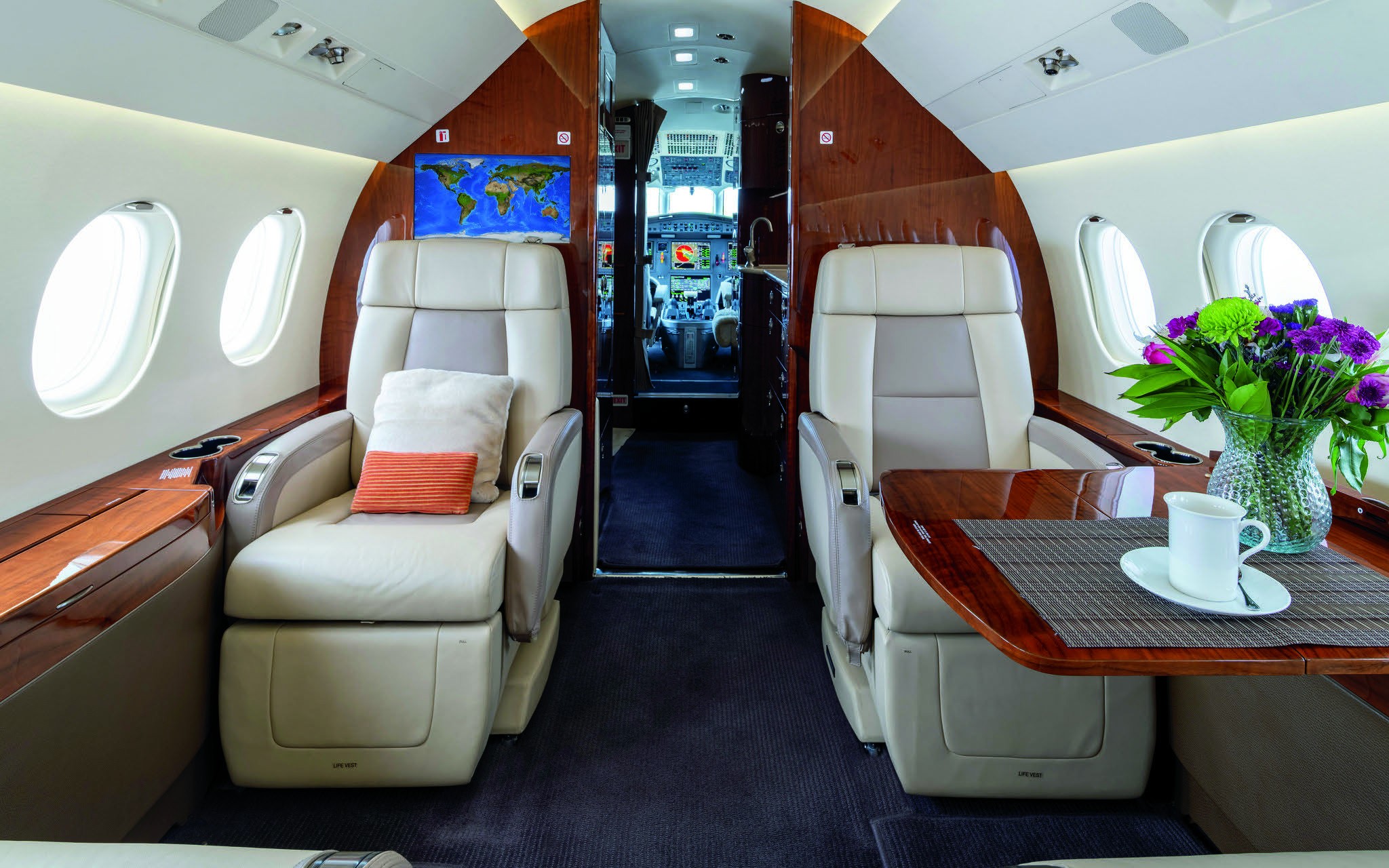 2013 Falcon 2000 — photo 5