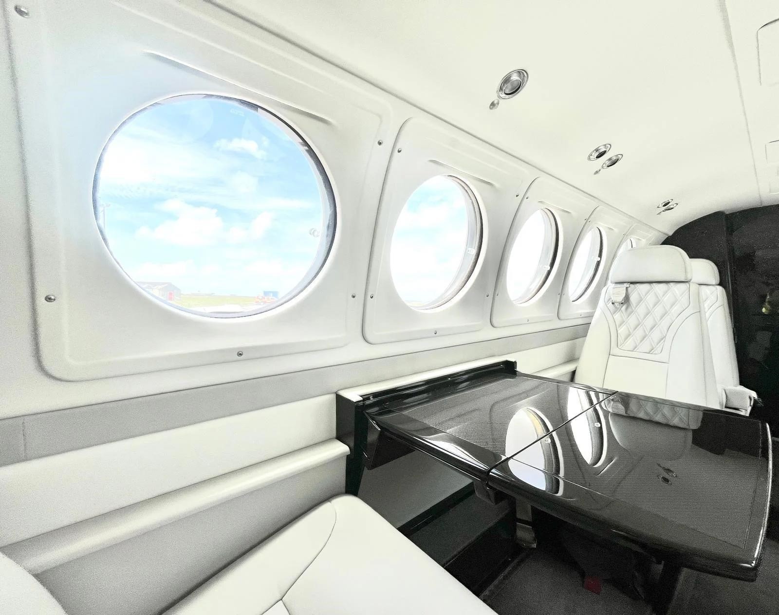 1996 Beech King Air B200 — photo 2
