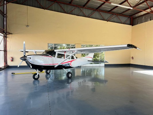 1978 Cessna 206 — photo 1