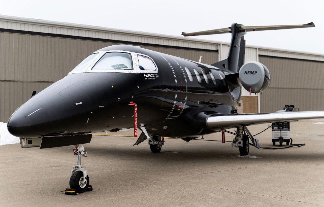 2012 Embraer Phenom 300 — photo 2