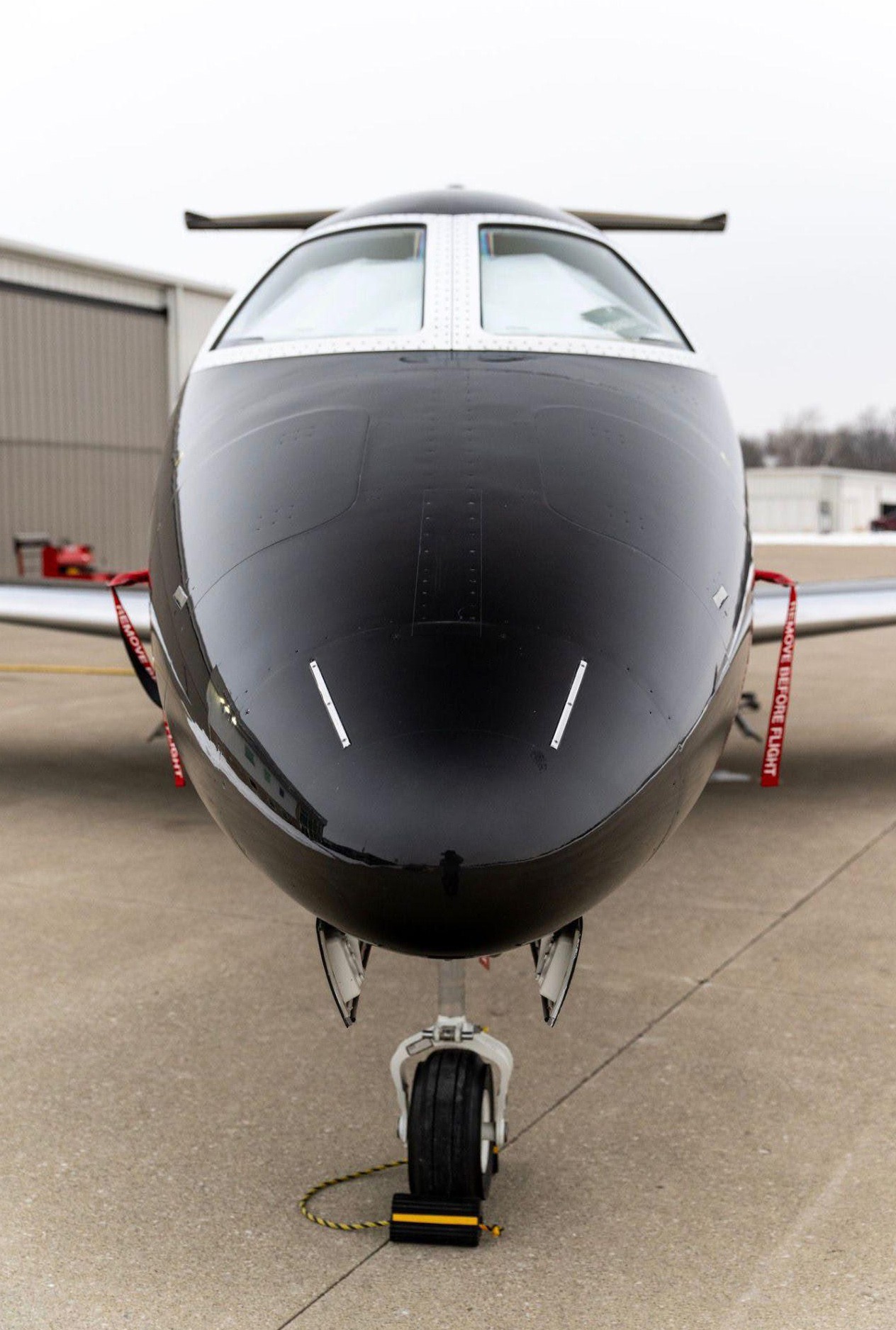 2012 Embraer Phenom 300 — photo 3
