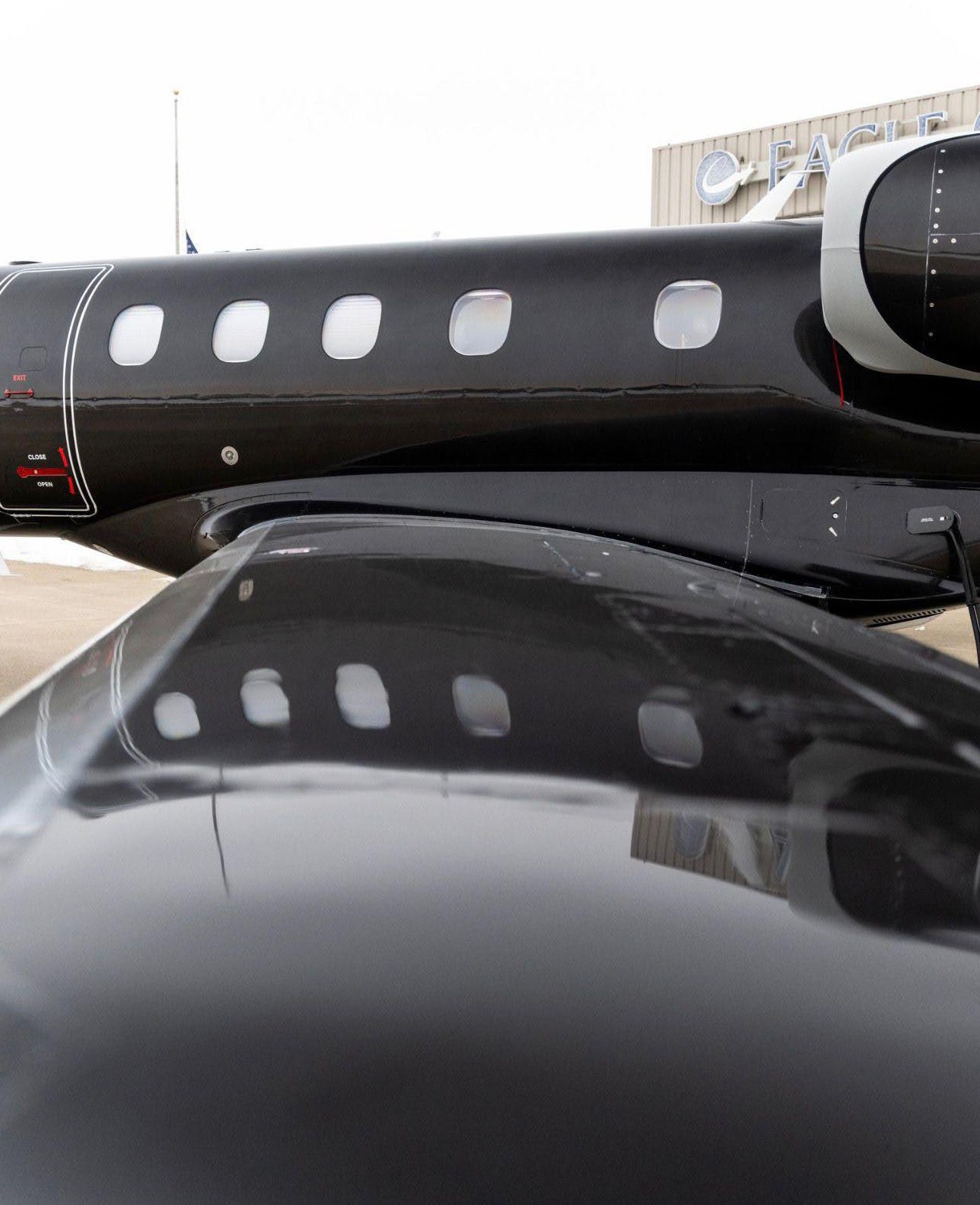 2012 Embraer Phenom 300 — photo 5