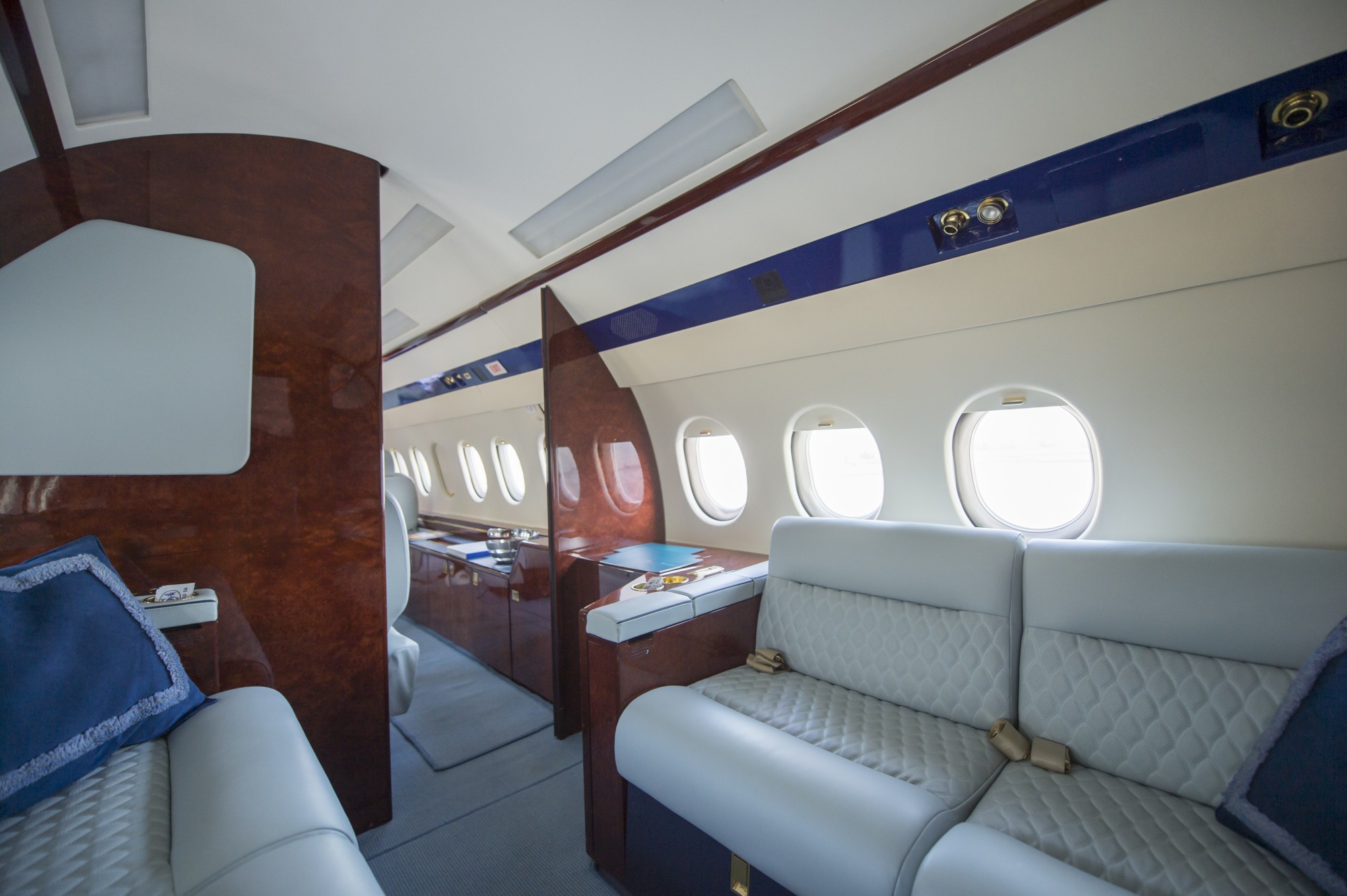 1989 Falcon 900B — photo 5