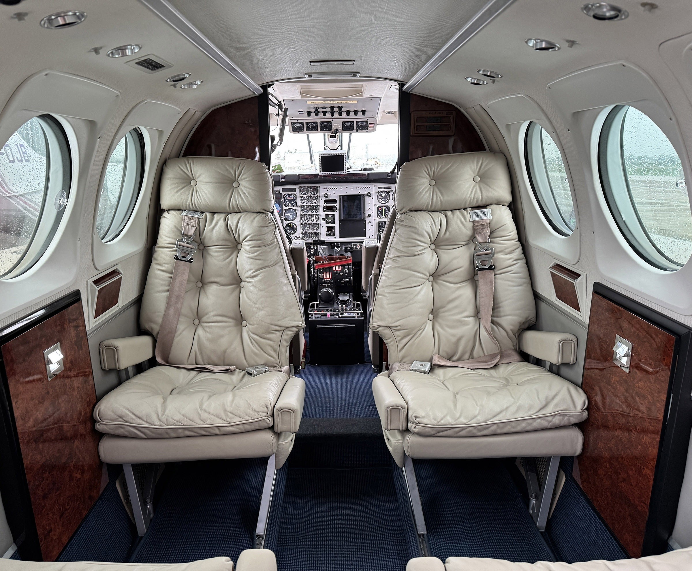 1985 Beech King Air C90A — photo 3