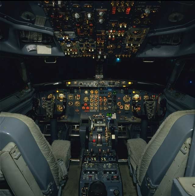 1986 Boeing 737 (Executive) — photo 4