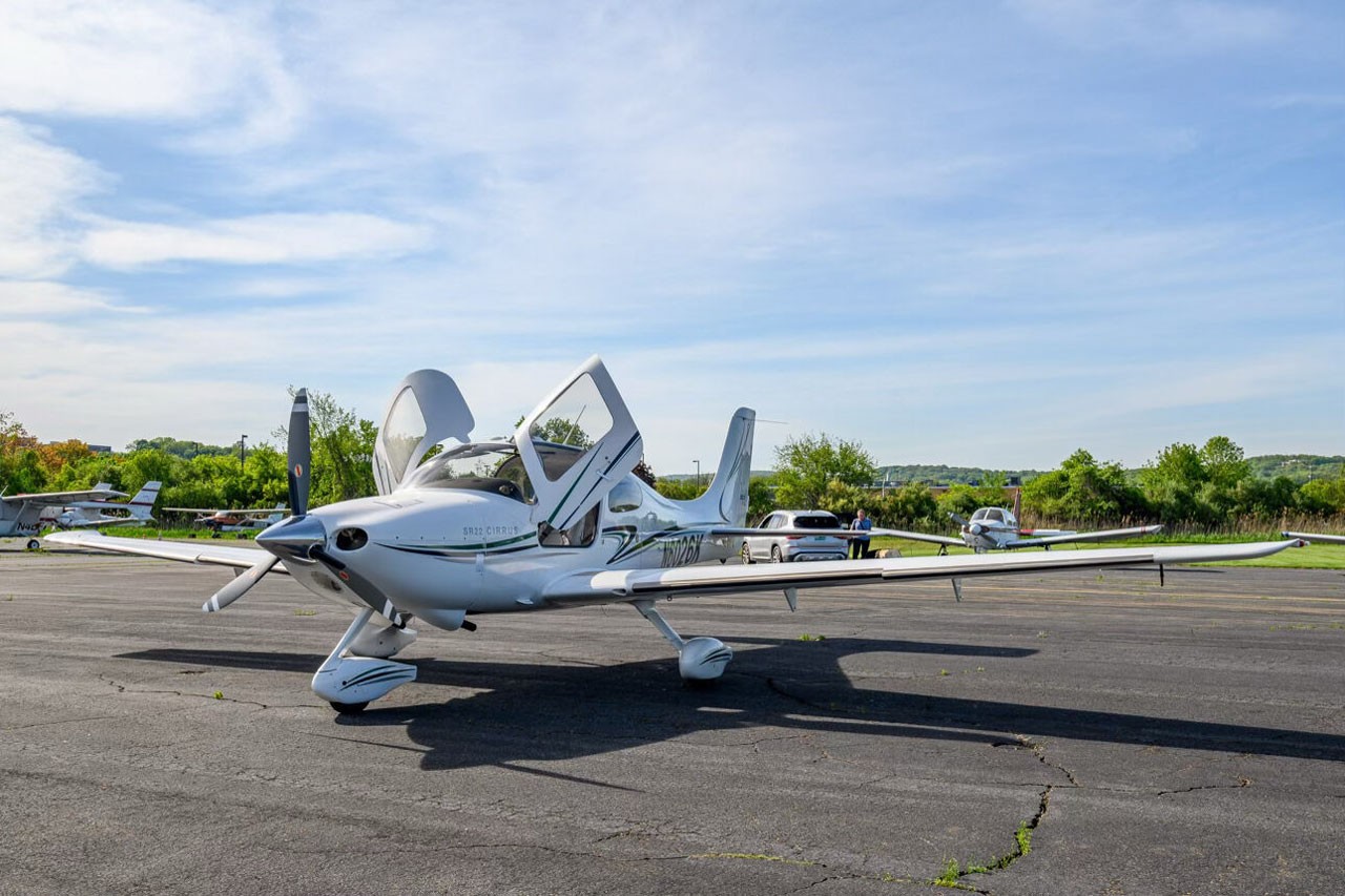 2003 Cirrus SR22 — photo 2