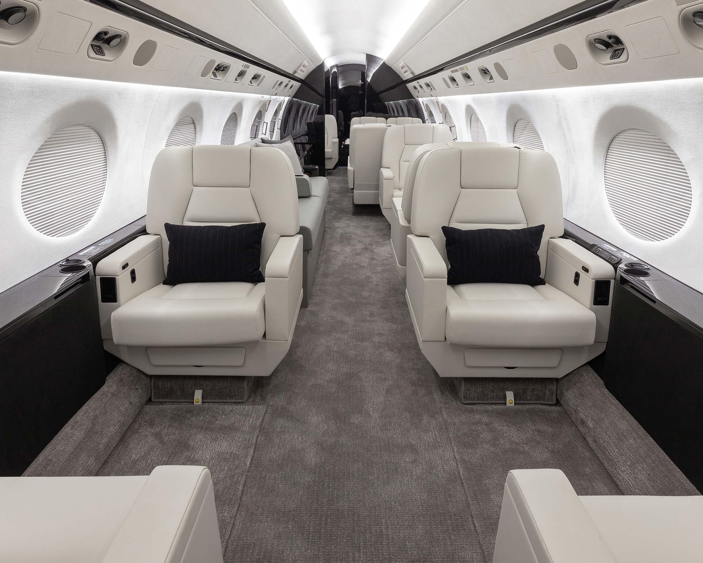 2020 Gulfstream G550 — photo 2