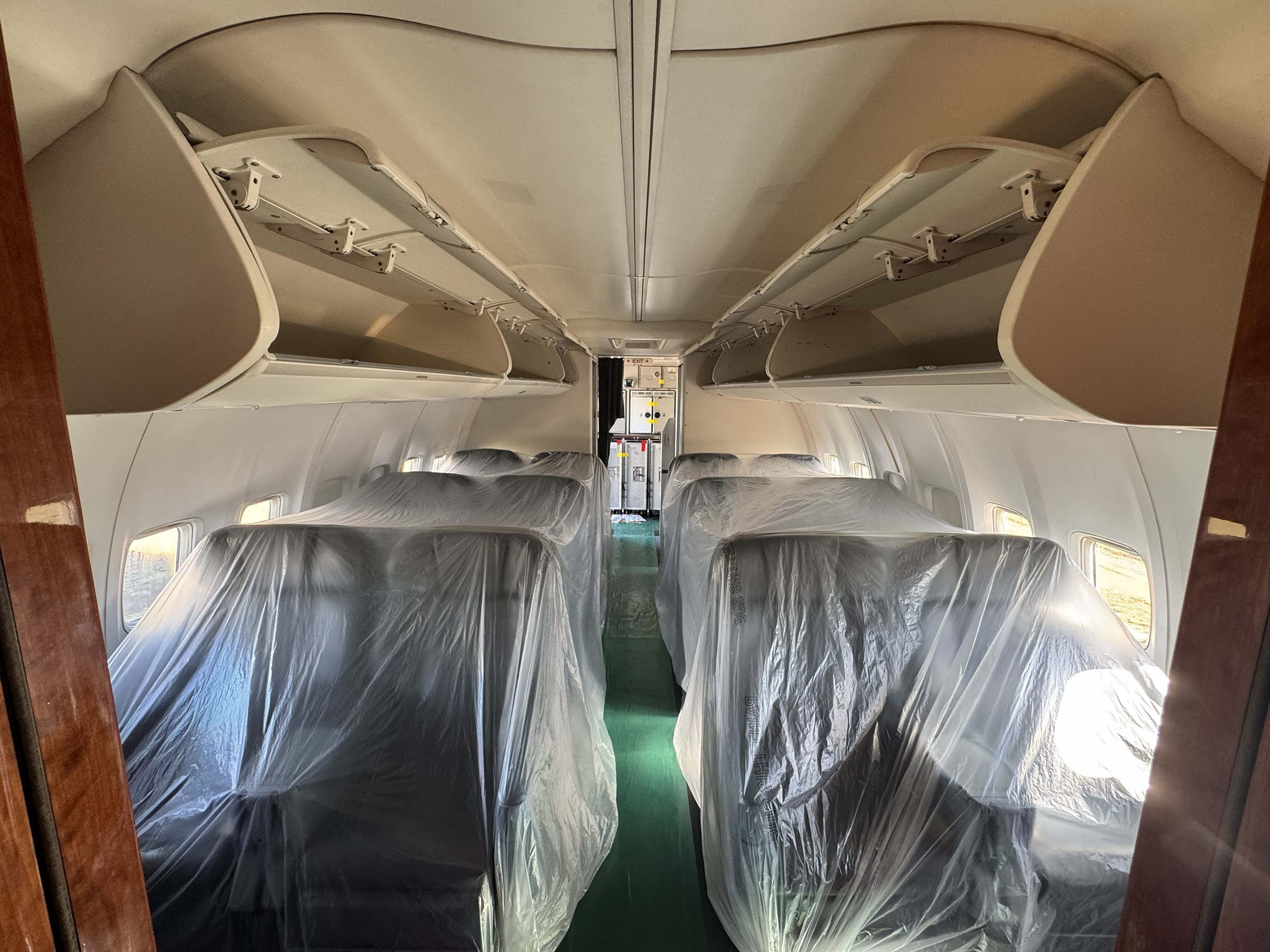 2002 Boeing 737-700 — photo 5