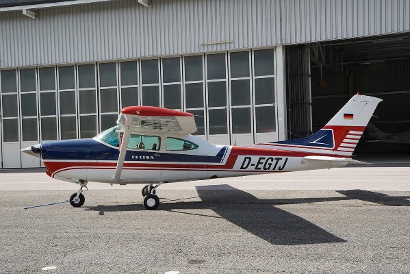 1980 Cessna 182R — photo 1