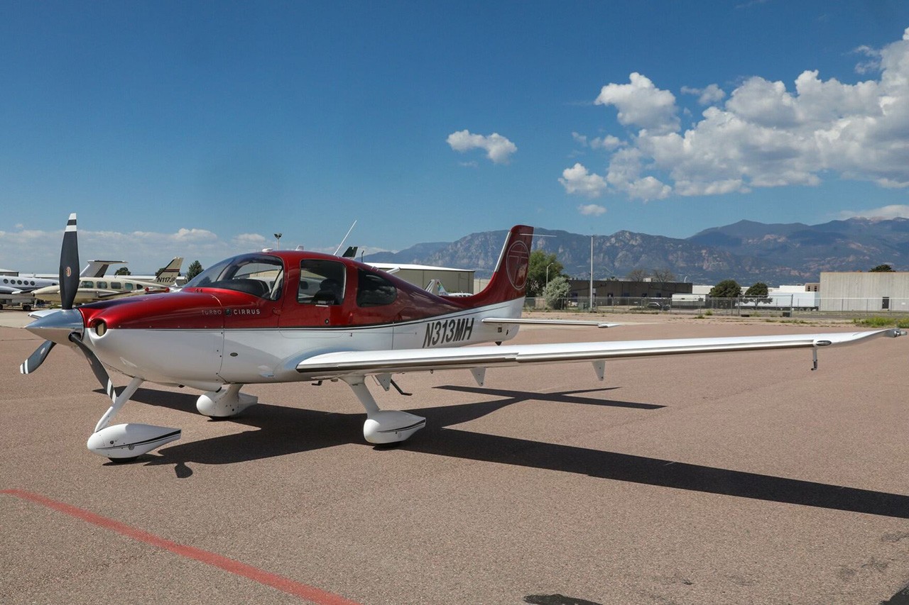 2010 Cirrus SR22-G3 — photo 2