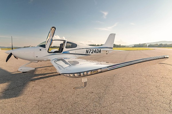 2023 Cirrus SR20 — photo 2