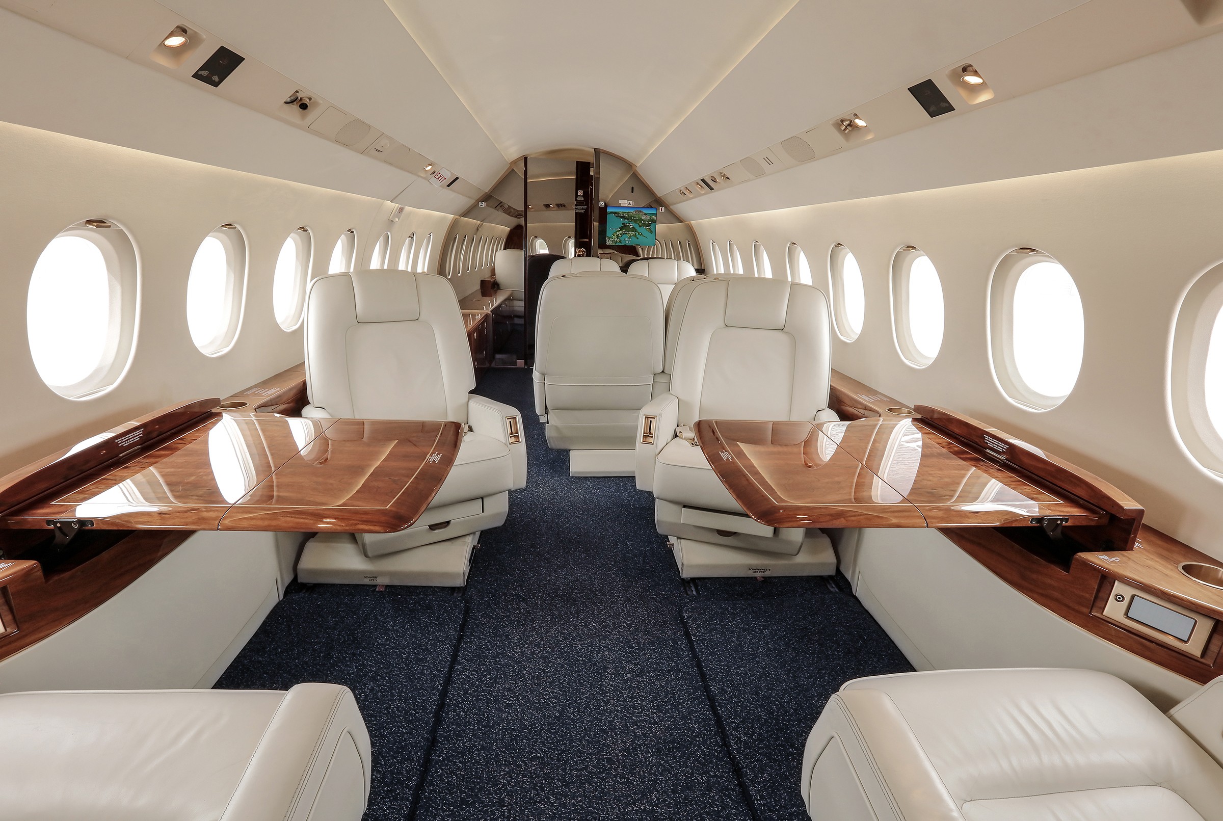2008 Falcon 2000 — photo 2