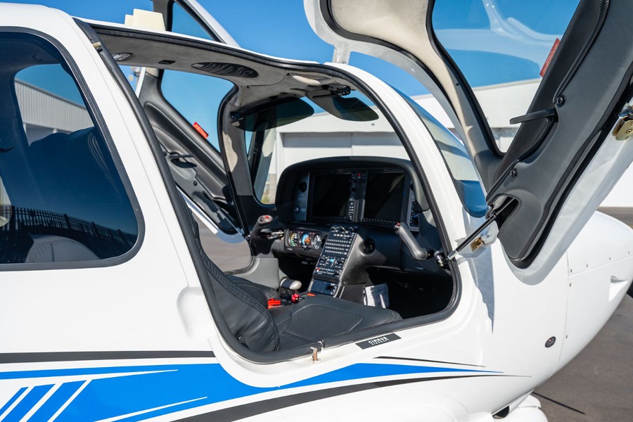 2021 Cirrus SR20 G6 (N323HW), photo 10