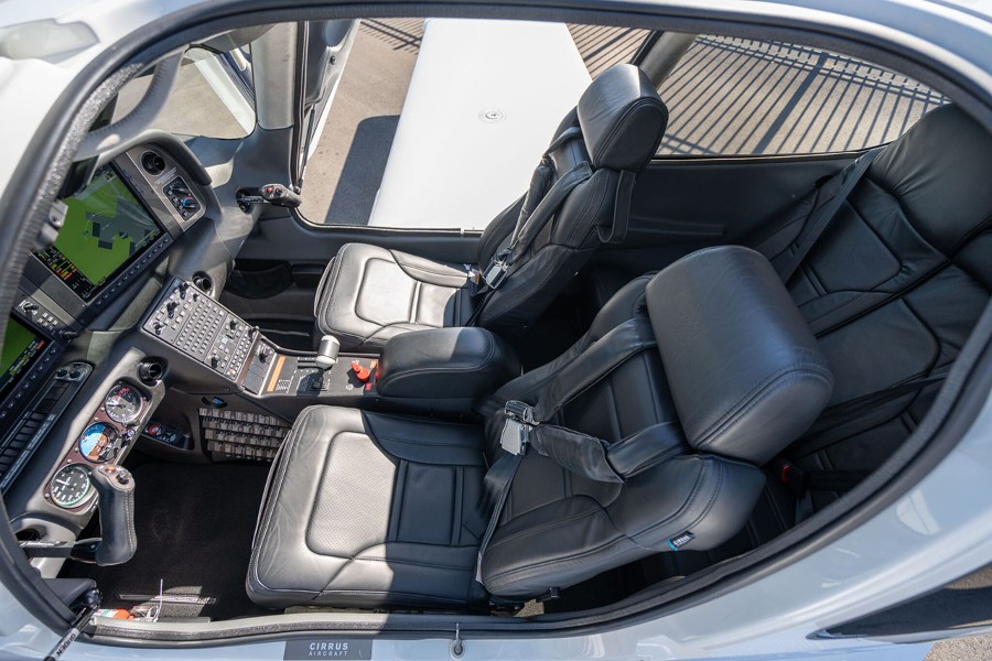2021 Cirrus SR20 G6 (N323HW), photo 11