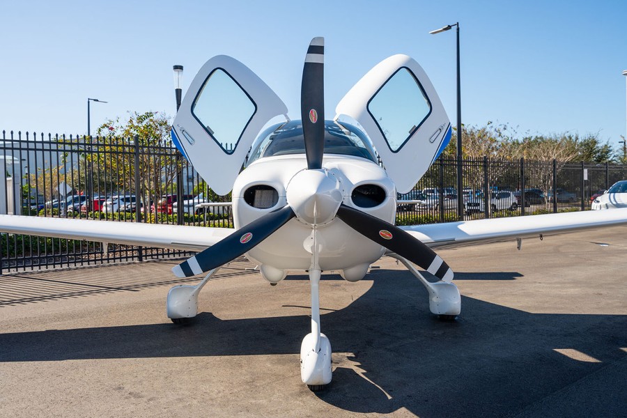 2021 Cirrus SR20 G6 (N323HW), photo 3