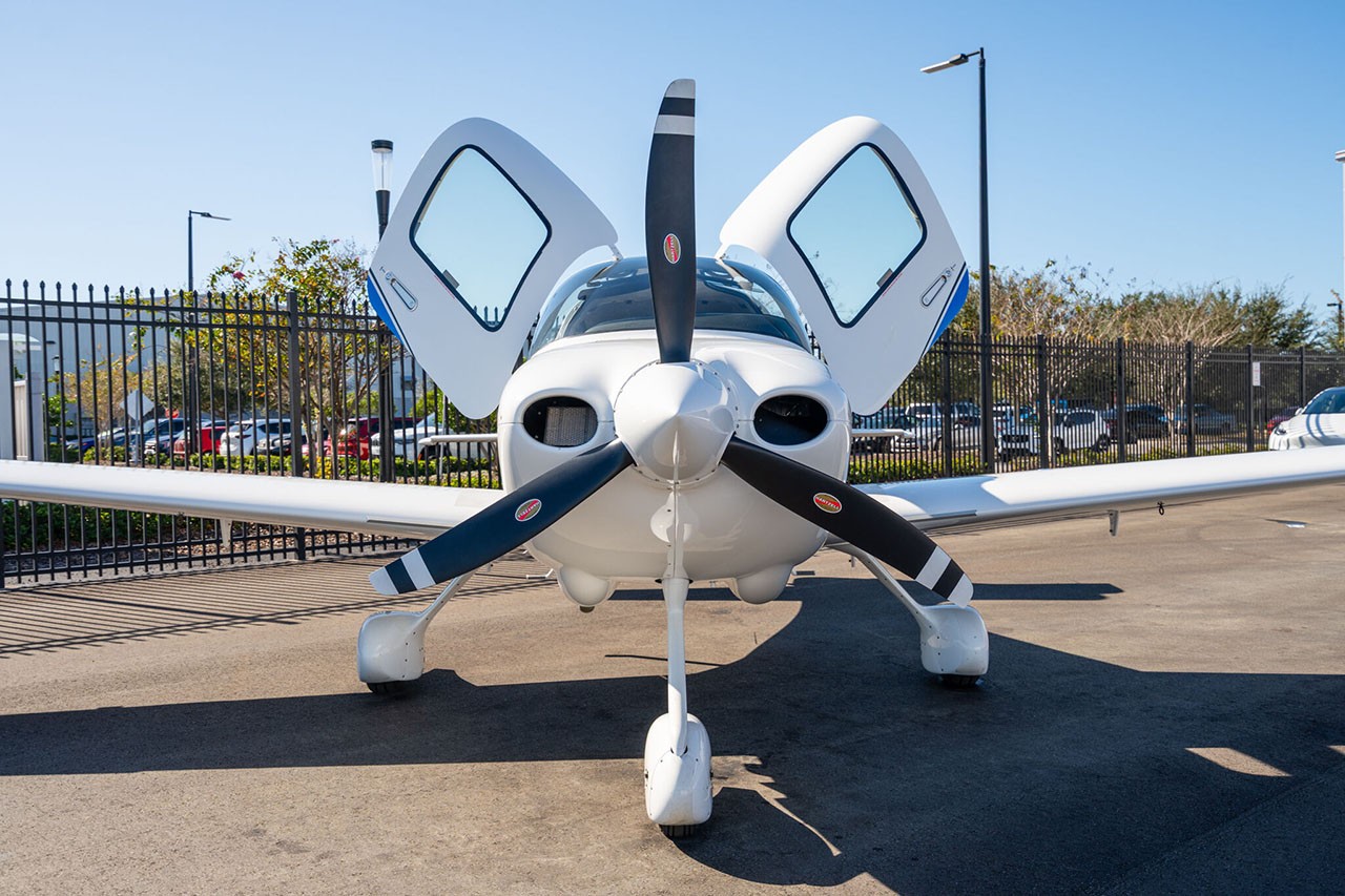 2021 Cirrus SR20 — photo 3