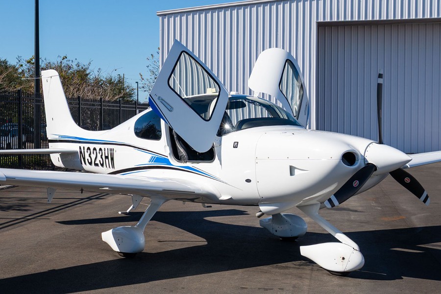2021 Cirrus SR20 G6 (N323HW), photo 4