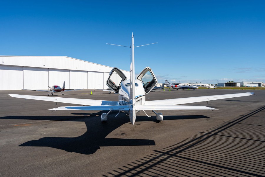 2021 Cirrus SR20 G6 (N323HW), photo 8