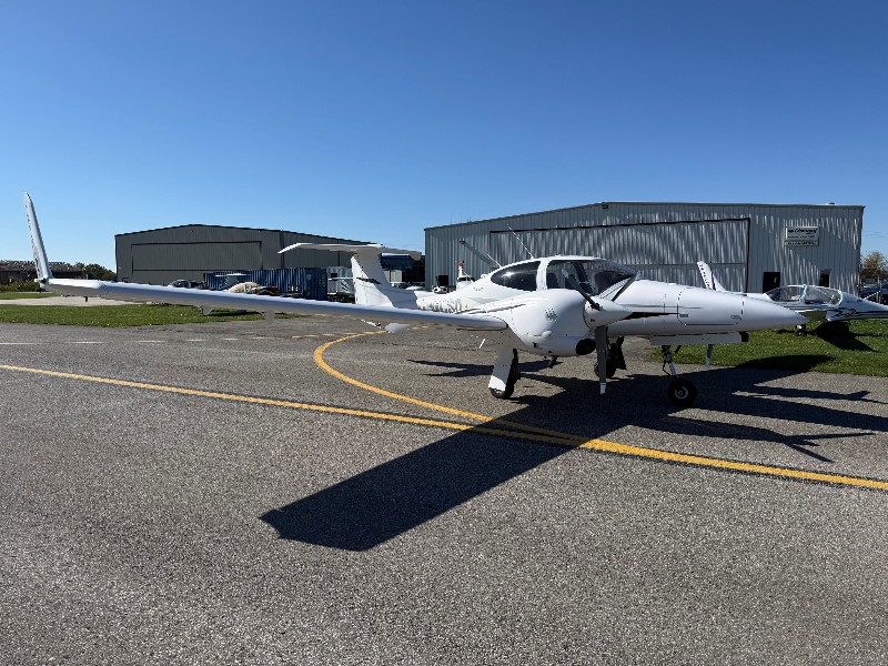 2004 Diamond TwinStar DA42, photo 2