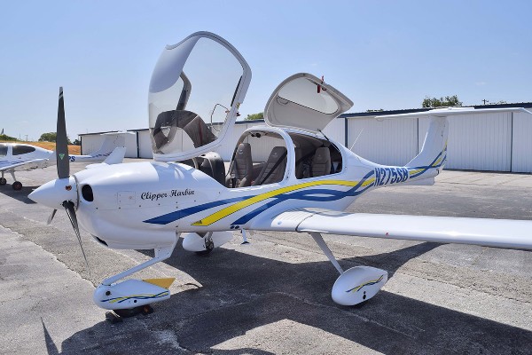 2021 Diamond DA40 — photo 1