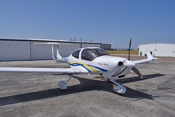 2021 Diamond DA40 — photo 2