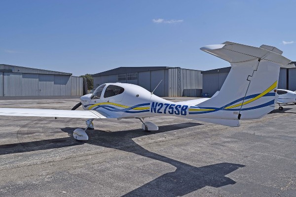 2021 Diamond DA40 — photo 3