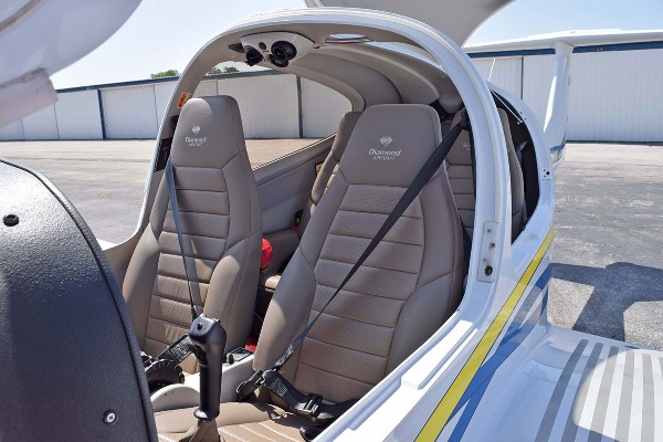 2021 Diamond DA40 — photo 4