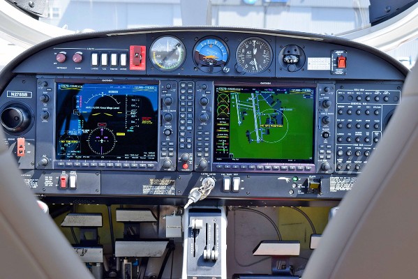 2021 Diamond DA40 — photo 5