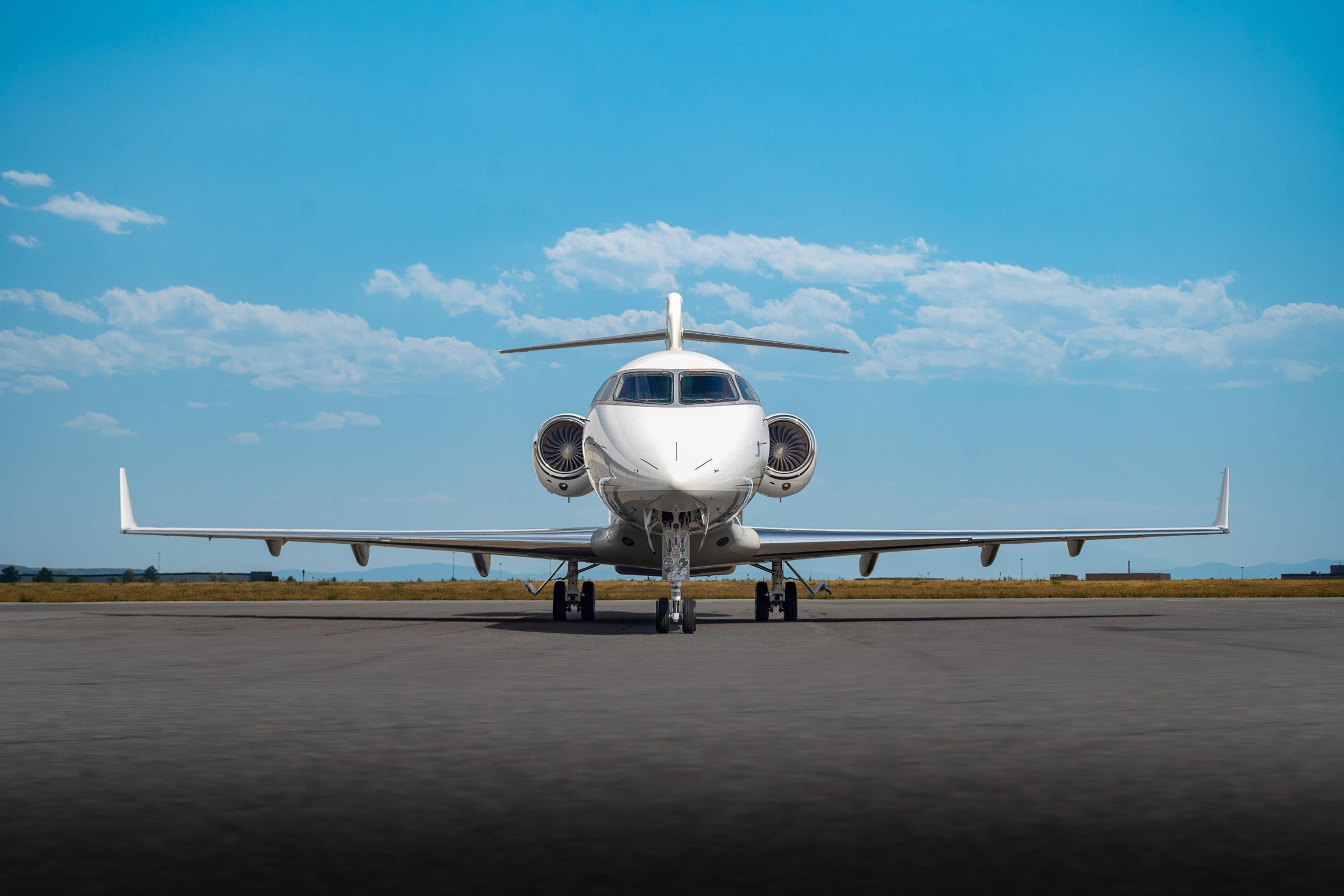 2007 Bombardier Challenger 300 — photo 2