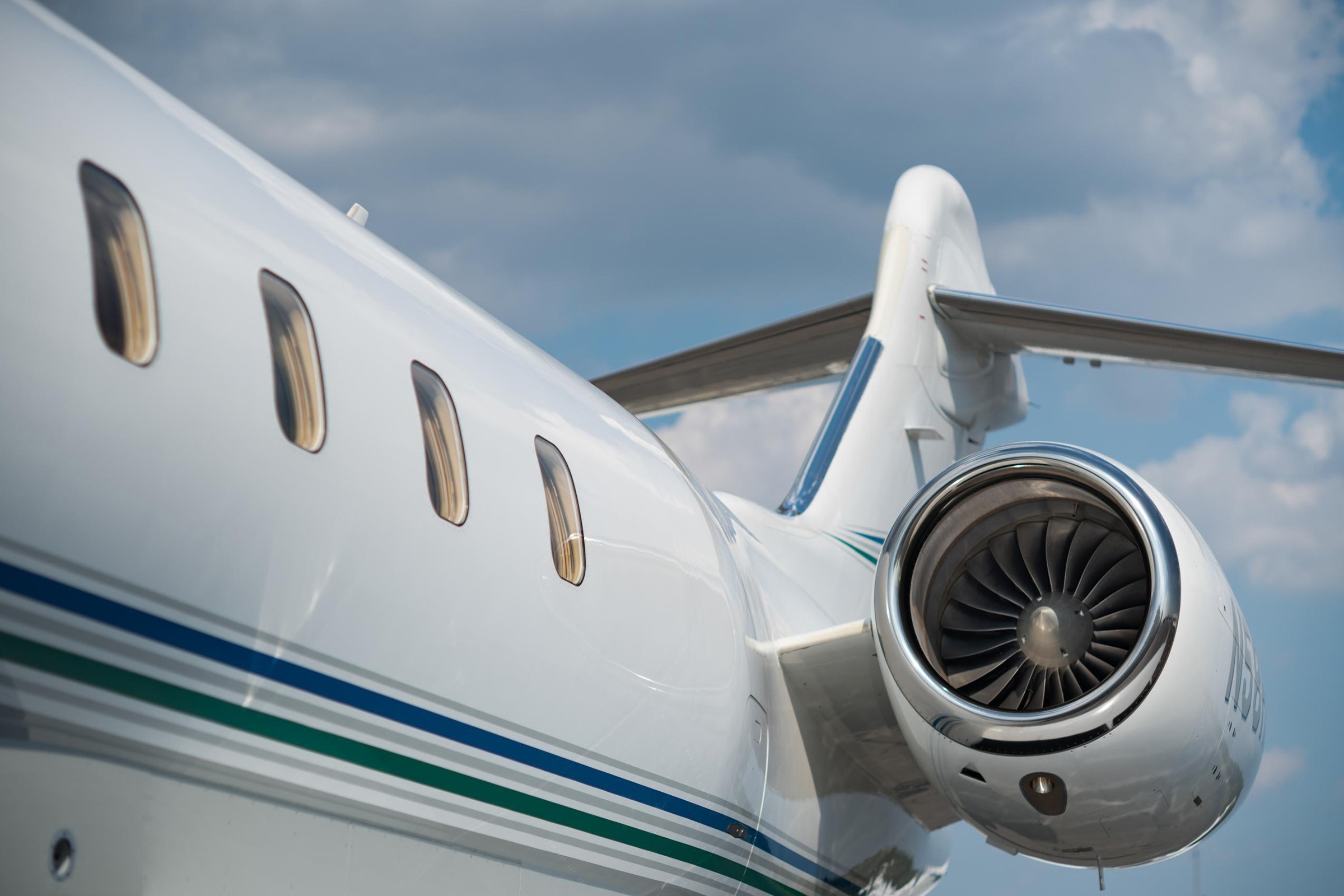 2007 Bombardier Challenger 300 — photo 3