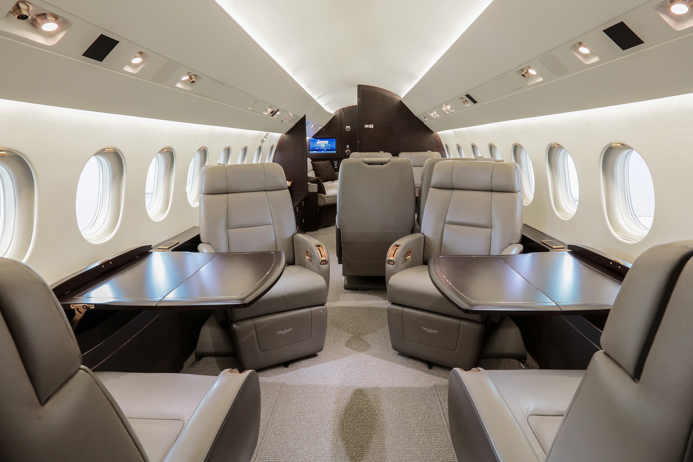 2013 Falcon 900LX — photo 2
