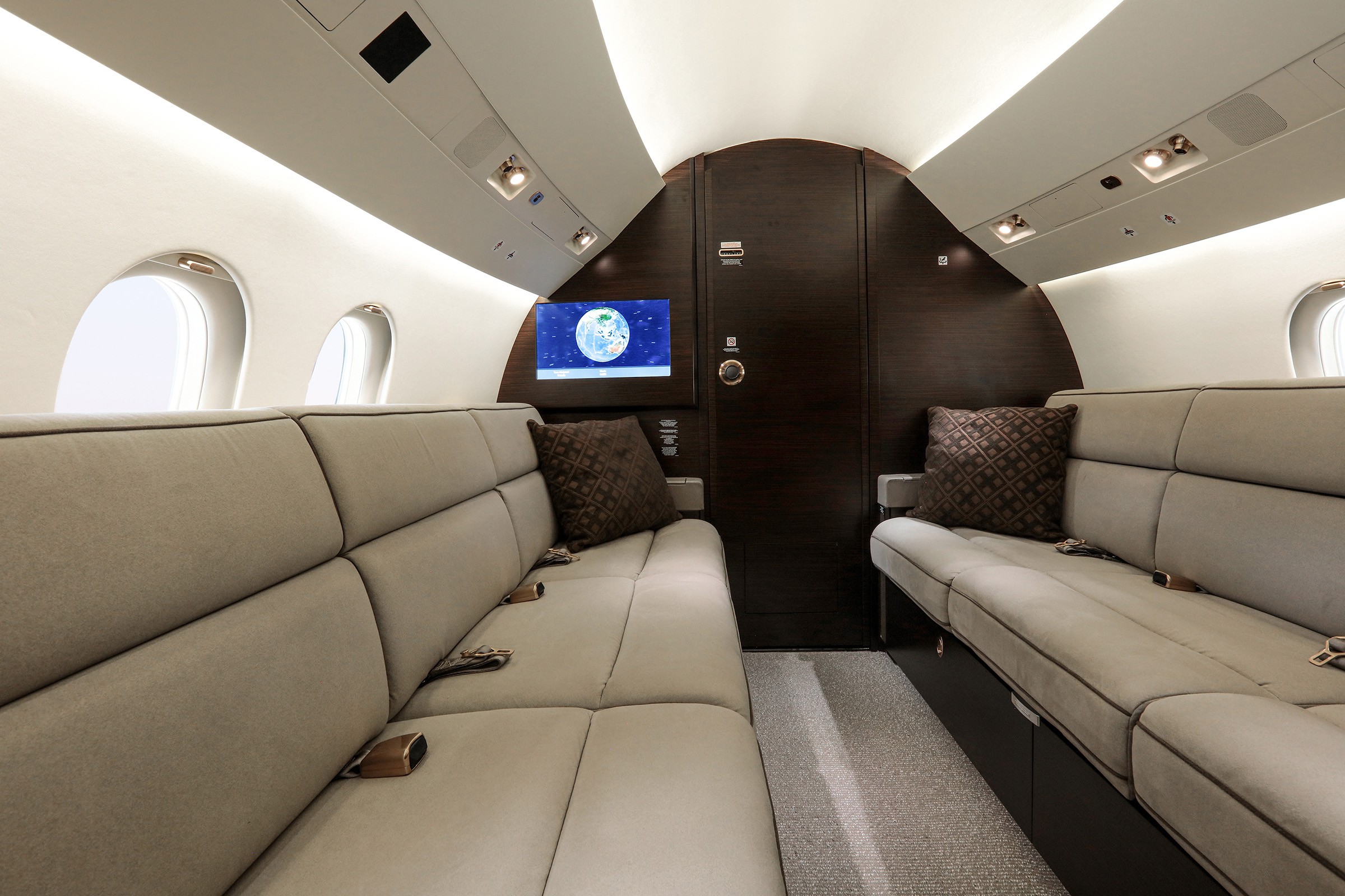 2013 Falcon 900LX — photo 4