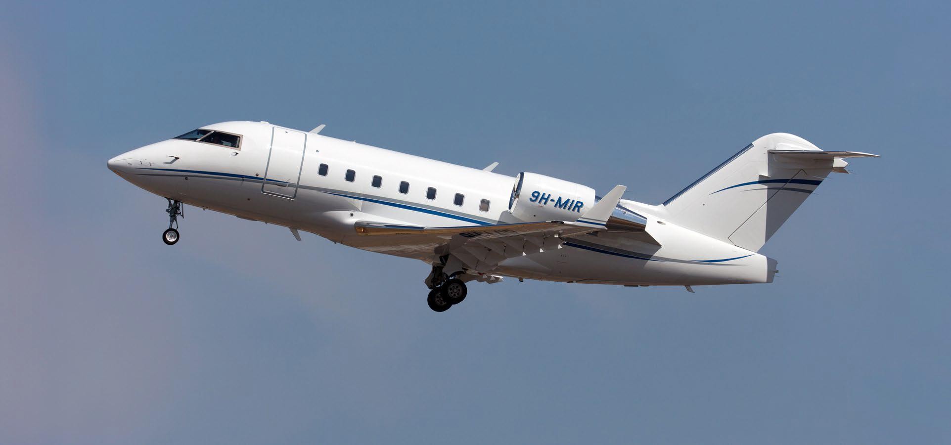 1998 Bombardier Challenger 604 — photo 2