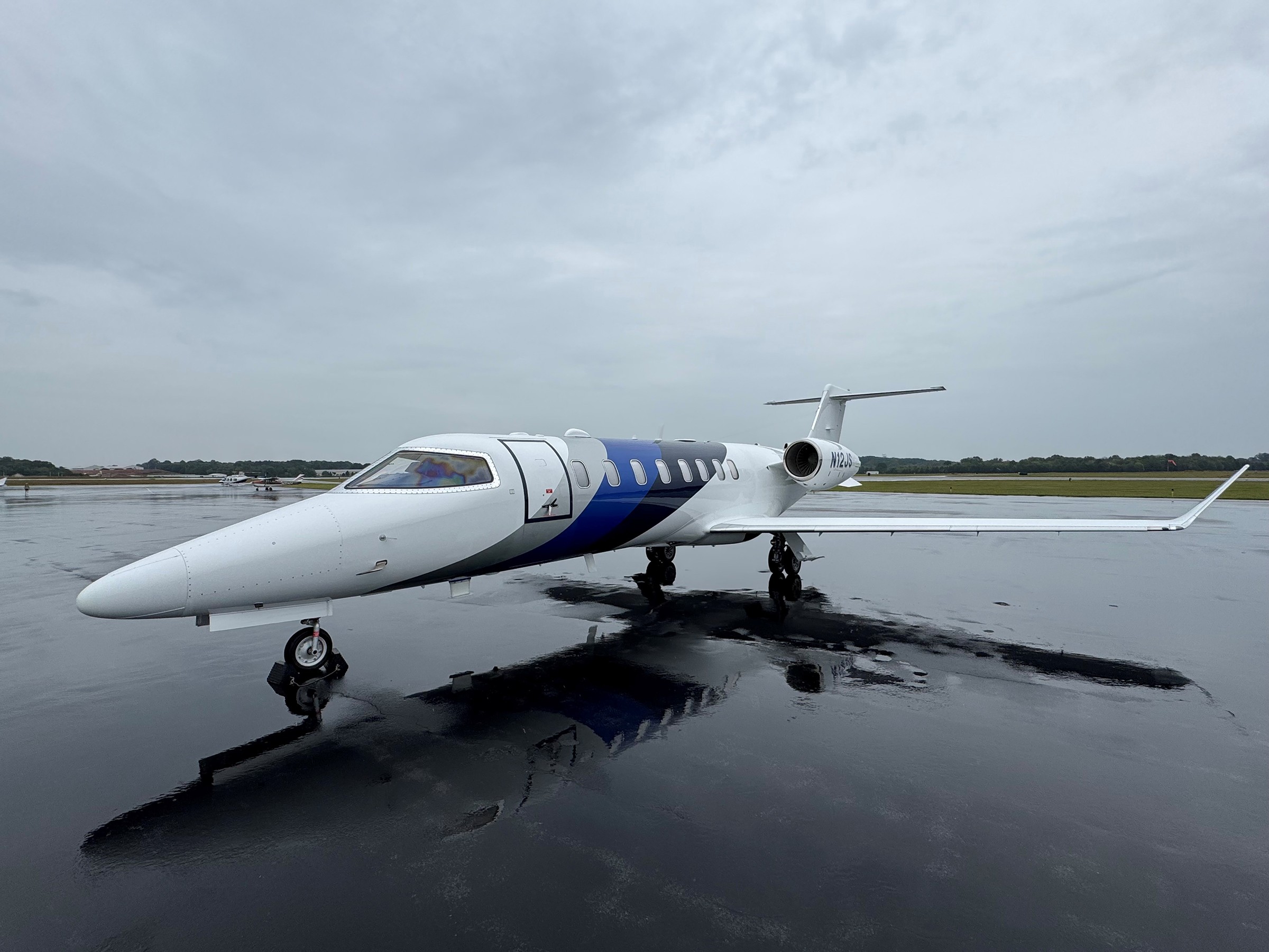 2017 Learjet 75
