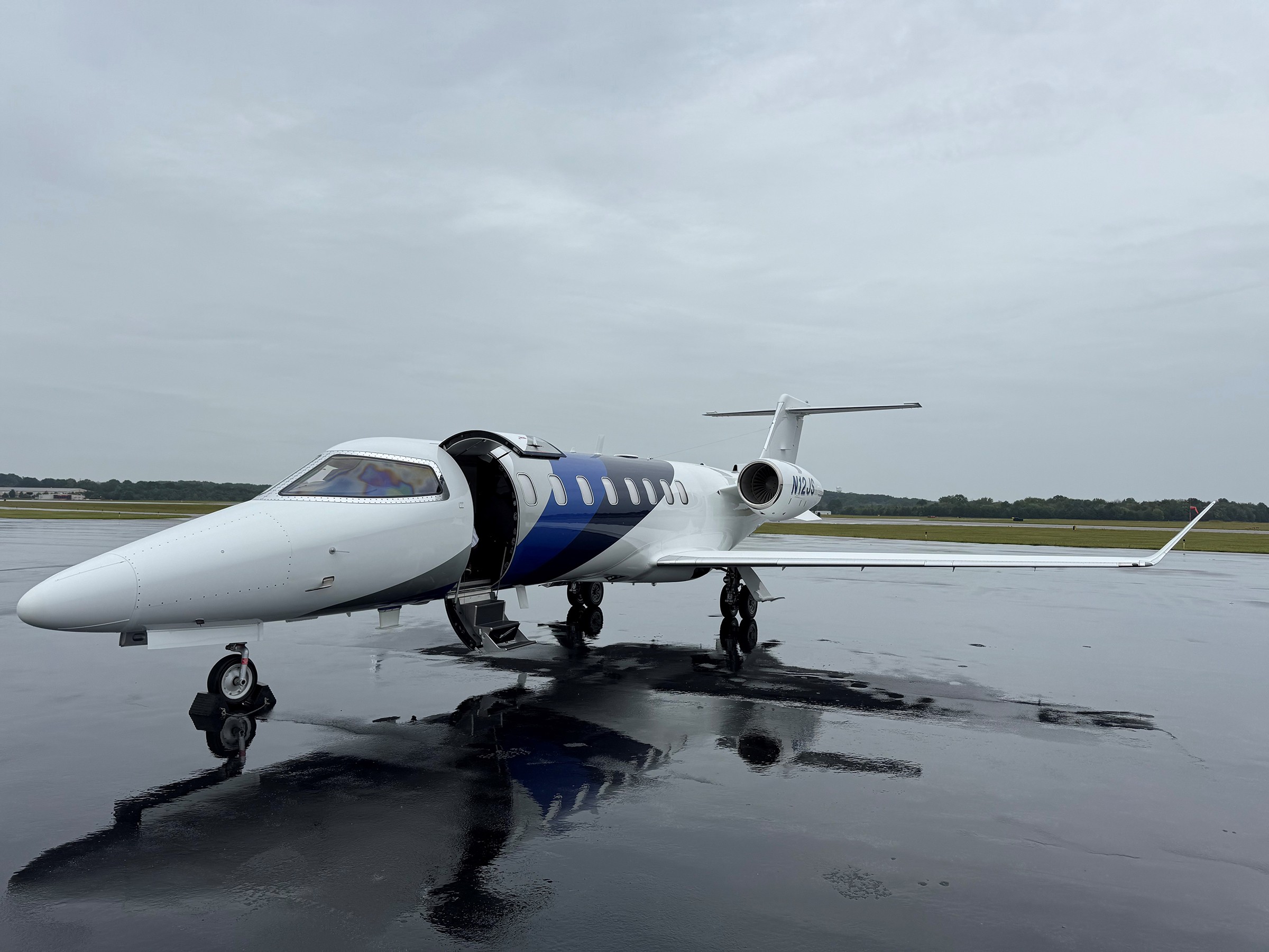 2017 Learjet 75 — photo 2