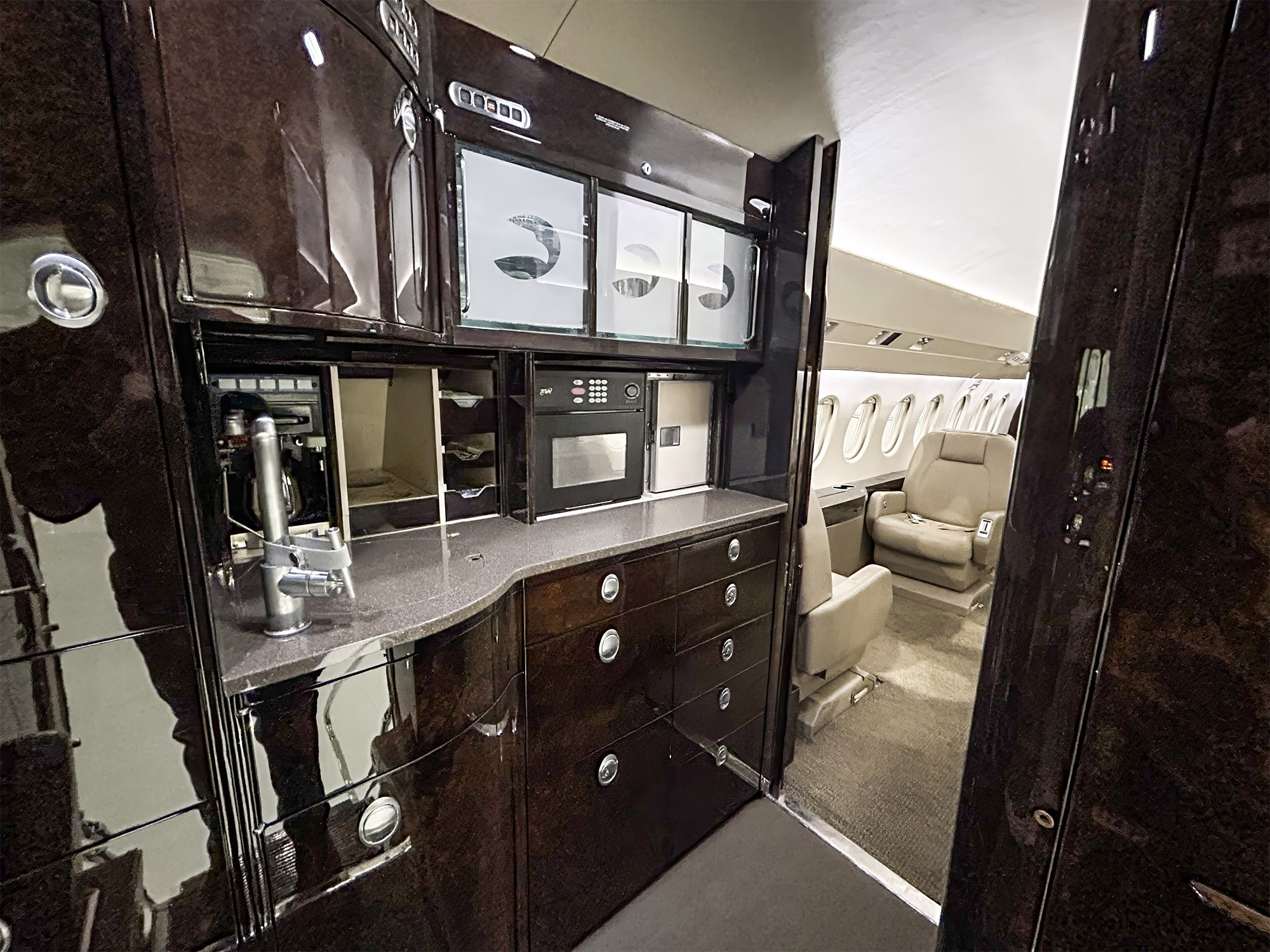 2002 Falcon 2000 — photo 3