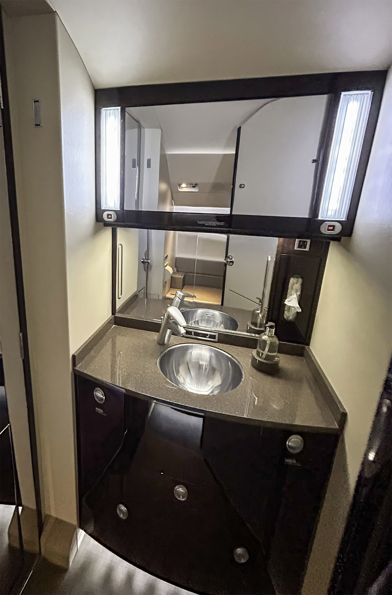 2002 Falcon 2000 — photo 4