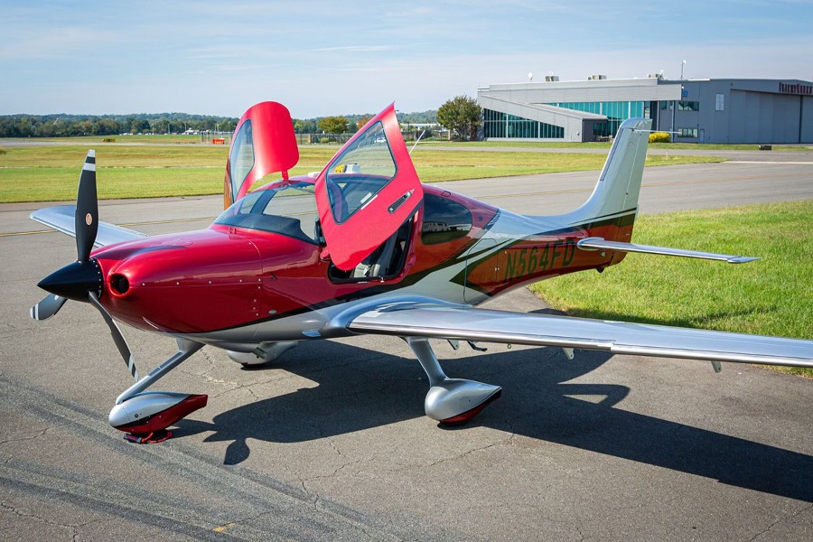 2025 Cirrus SR22-G7 GTS (N564FD), photo 2