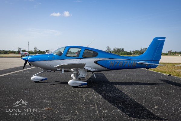 2021 Cirrus SR20 — photo 2
