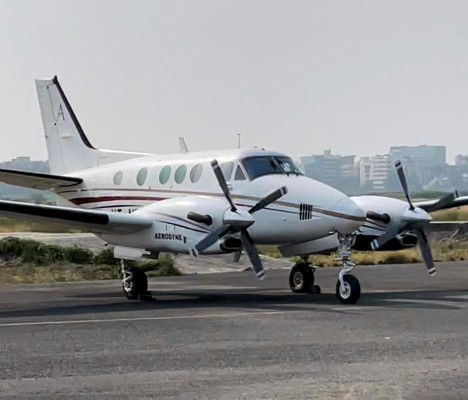 1995 Beech King Air C90B — photo 2
